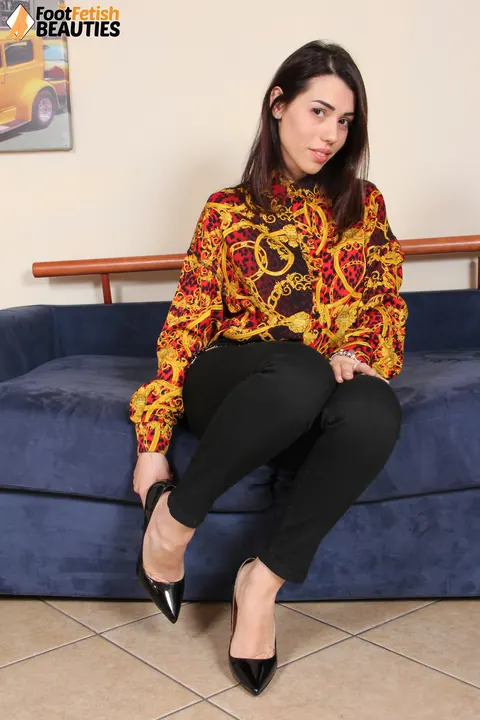 European Brunette Slips Off Her High Heels – photo 5 of 12