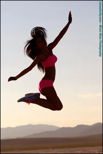 Alma Villanueva – Ebony Bodybuilder Poses in Lingerie and Bikini in the Desert