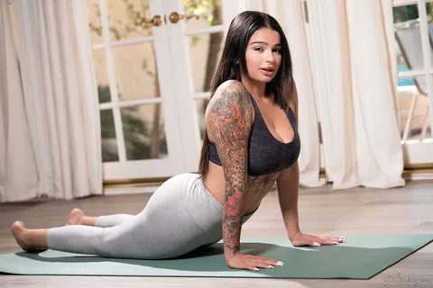 Kali Rose: Busty Latina Lesbians in Yoga Pants Have Gym Threesome – photo 10 of 15