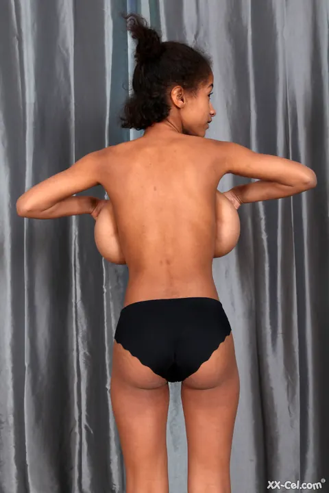 Addison Lorie: Ebony Babe with Big Natural Tits Poses and Undresses – photo 19 of 20