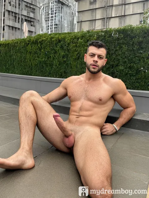AI-Generated Man Poses Nude and Fingers Himself – photo 10 of 19