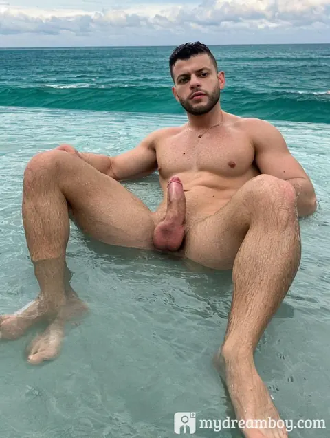 AI-Generated Man Poses Nude and Fingers Himself – photo 6 of 19