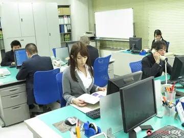 Yui Hatano – Asian Secretary with Big Tits Gives a Blowjob and Titjob in the Office