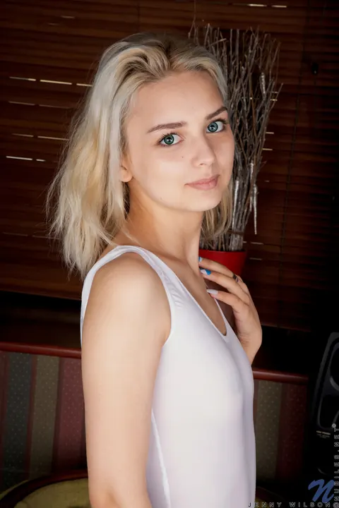 Jenny Wilson: Petite Russian Blonde Spreads Her Shaved Pussy – photo 5 of 20