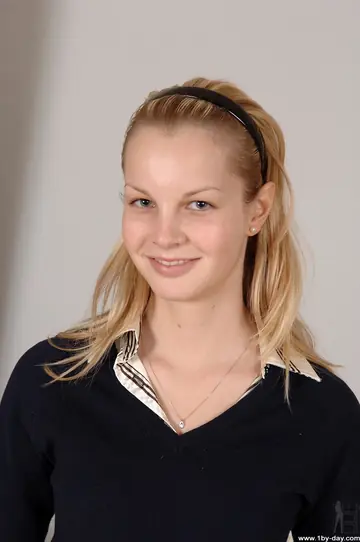 Malisa Moir – Blonde in Jeans and Lingerie Strips and Spreads Her Pussy