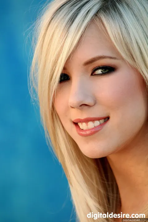 Bibi Jones: Blonde with Big Enhanced Tits Strips Nude and Poses – photo 11 of 21