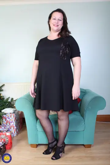 Eva Jayne – Curvy Mature Brunette Strips Out of Her Dress and Stockings