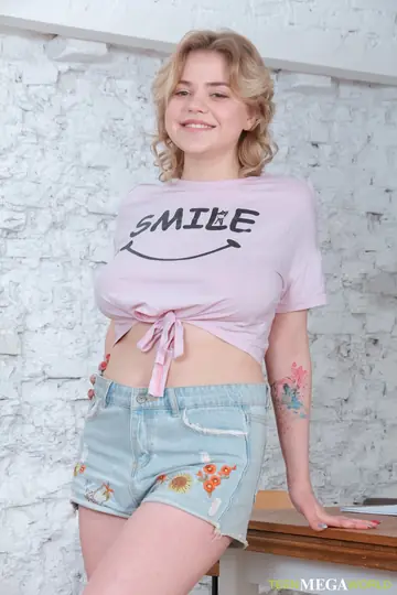 Bella Breeze – Curvy Blonde Gives a Blowjob Then Takes Anal and a Facial