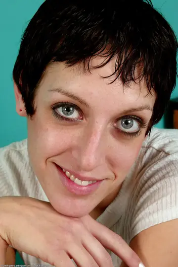Short-Haired MILF Strips Out of Her Shorts and Spreads