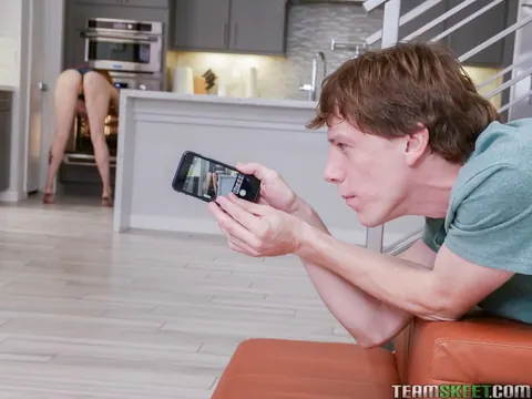 Lauren Phillips: Tall Redhead Gives a Blowjob and Takes a Facial in the Kitchen – photo 9 of 19