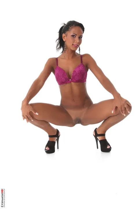 Isabella Chrystin: Ebony Babe Strips Out of Her Lingerie to Spread – photo 12 of 15