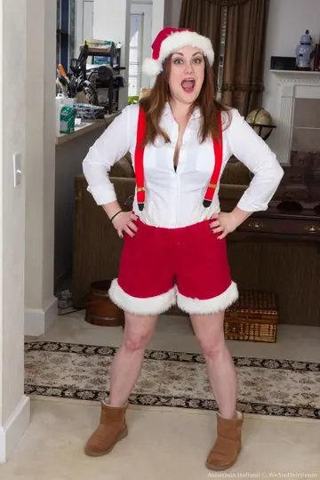 Annatasia Holland – Redhead BBW Strips Off Her Christmas Costume and Spreads Hairy Crotch