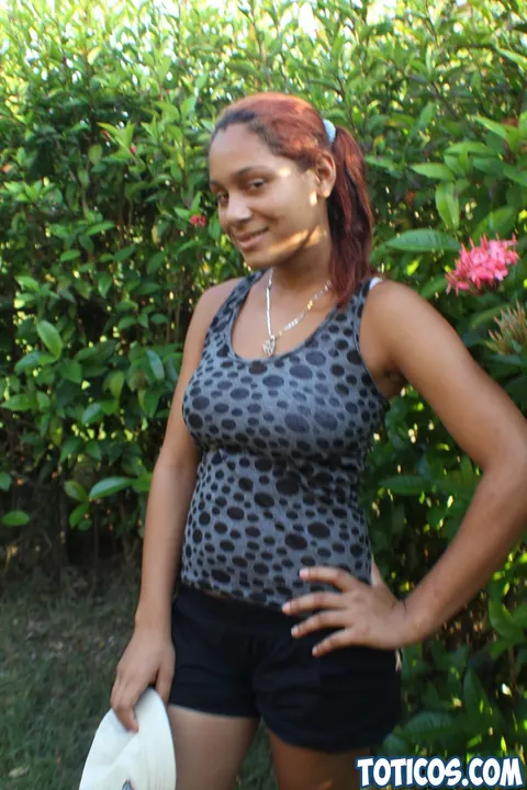 Thick Latina Shows Big Tits and Ass in Public – photo 4 of 15