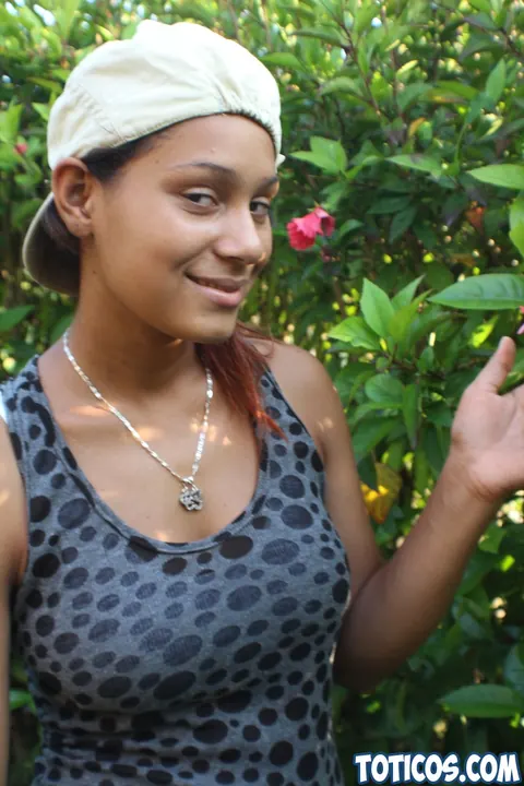Thick Latina Shows Big Tits and Ass in Public – photo 1 of 15