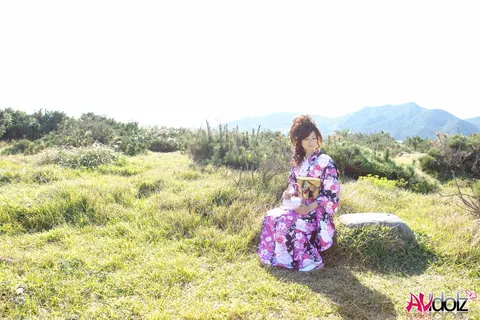 Asian Brunette Poses in a Kimono on the Beach – photo 3 of 15