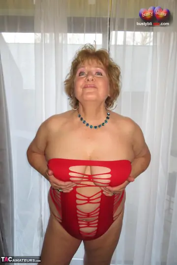 Bustybliss – Mature Brunette with Big Natural Tits Gives a Blowjob in Lingerie