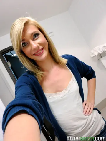 Chloe Brooke – Mature Blonde Strips and Gives a Blowjob Before a Facial