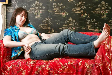 Busty Amateur Strips Out of Her Jeans and Spreads Her Hairy Pussy – photo 4 of 16