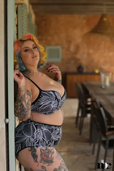 Galda Lou: BBW Redhead Strips Nude and Spreads Outdoors – photo 1 of 21