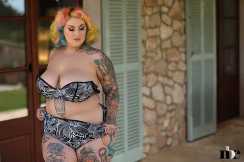 Galda Lou: BBW Redhead Strips Nude and Spreads Outdoors – photo 8 of 21