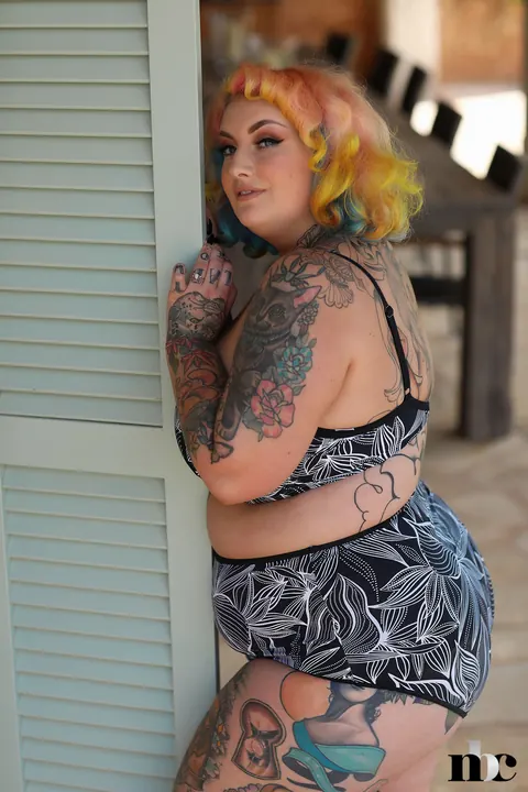 Galda Lou: BBW Redhead Strips Nude and Spreads Outdoors – photo 5 of 21