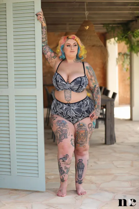 Galda Lou: BBW Redhead Strips Nude and Spreads Outdoors – photo 4 of 21