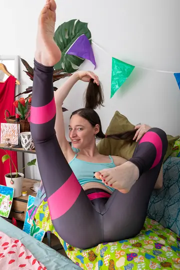 Tall Pale Australian Strips Off Her Yoga Pants to Show Her Hairy Bush