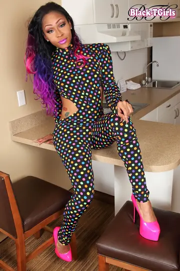Ebony Trans MILF Poses Nude Displaying Her Body