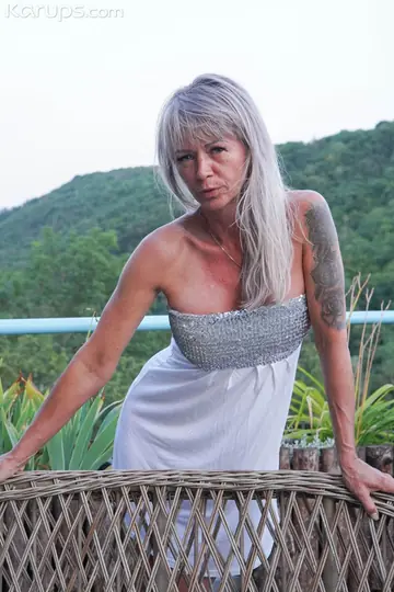 Busty Tattooed MILF Toys Her Pussy Outdoors