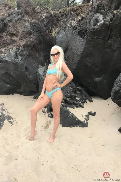 Elsa Jean: Slim Blonde in a Bikini Spreads on the Beach – photo 14 of 20