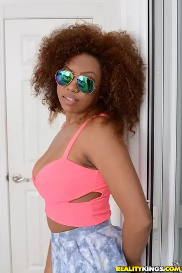 Katt Garcia – Busty Ebony Woman in Glasses Pulls Panties Aside and Spreads Her Pussy