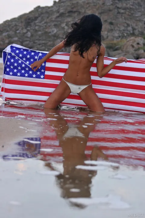 Tall Slim Brunette Spreads Her Pussy on the Beach – photo 4 of 21