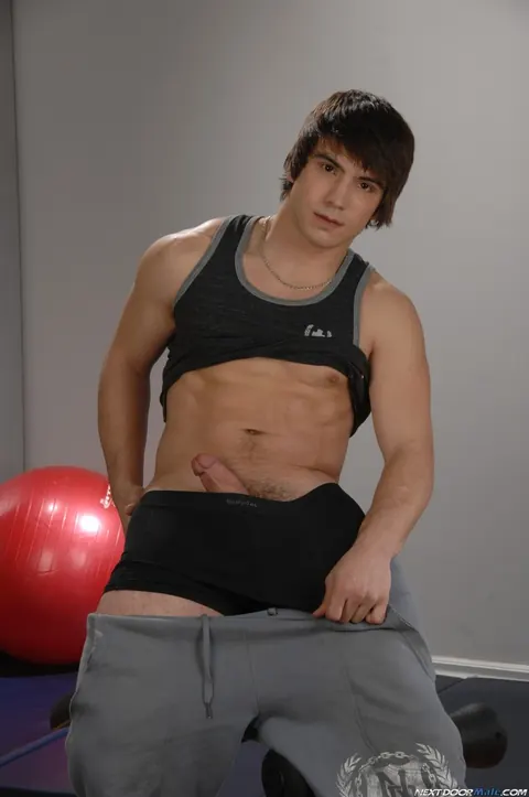 Thick Hairy Stud Flaunts His Athletic Body – photo 5 of 21