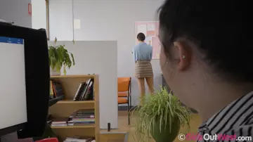 Amber Rose – Two Tall Women Kiss and Lick Pussy in the Office