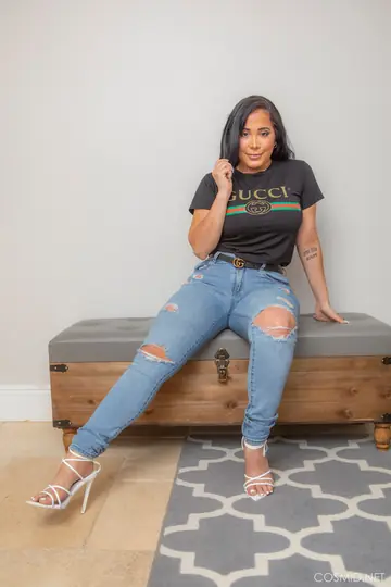 Juliana Cruz – Thick Latina with Big Tits Strips Out of Her Jeans in Heels