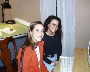 Two Brunettes Share a Cumshot After a Threesome Blowjob and Footjob