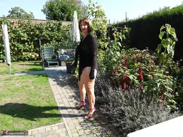 Kat Kitty – Curvy European MILF Undresses on a Backyard Hammock