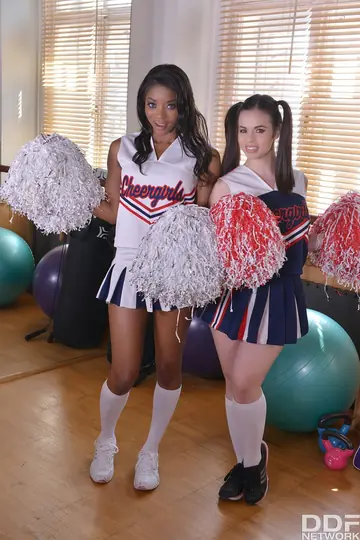 Jasmine Webb – Busty Ebony Women Share Cock in the Gym Threesome