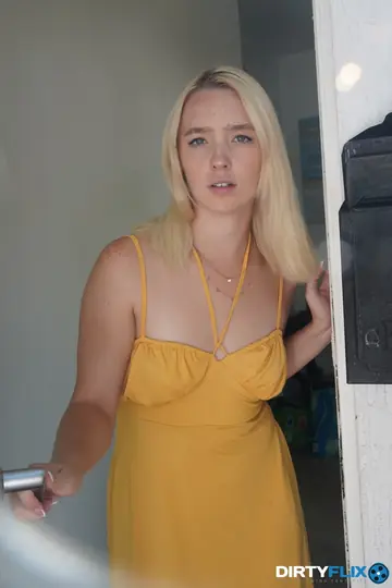 Juliette Mint – Petite Blonde Gets Fucked Doggy Style in POV