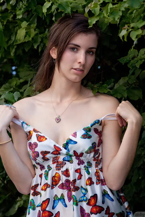 Melissa Johnston: Brunette Canadian Strips Off Her Dress and Spreads Her Legs in the Forest – photo 6 of 11