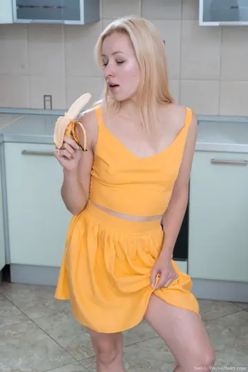 Divina A – Slim Blonde Amateur Spreads Her Hairy Pussy and a Banana in the Kitchen