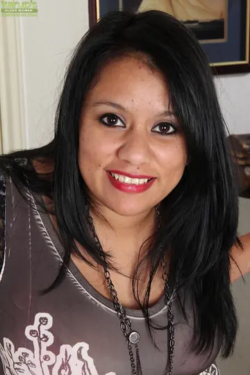 Lucey Perez – Thick Latina MILF Undresses and Fingers Her Pussy