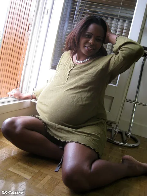 Miosotis: Ebony MILF Shows Her Tremendous Breasts in Shorts – photo 6 of 20
