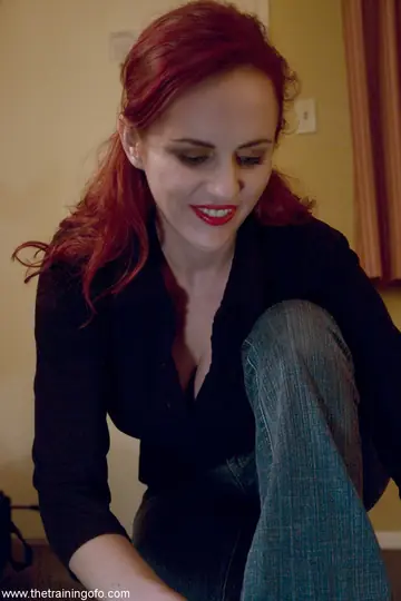 Claire Adams – Tall Redhead MILF Gives a Titjob While Restrained