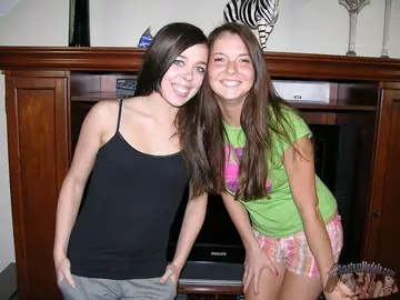 Erin Taylor – Brunette Lesbians Kiss, Lick, and Finger