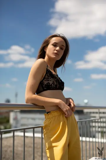 Vi Shy – Ukrainian Brunette Bares Her Ass Posing Nude in the Sun
