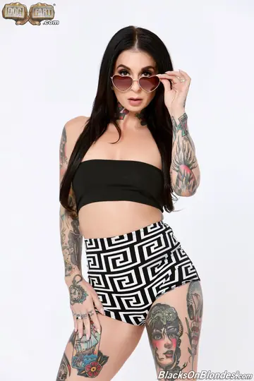 Joanna Angel – Tattooed Brunette MILF Takes BBC Anal in Glasses