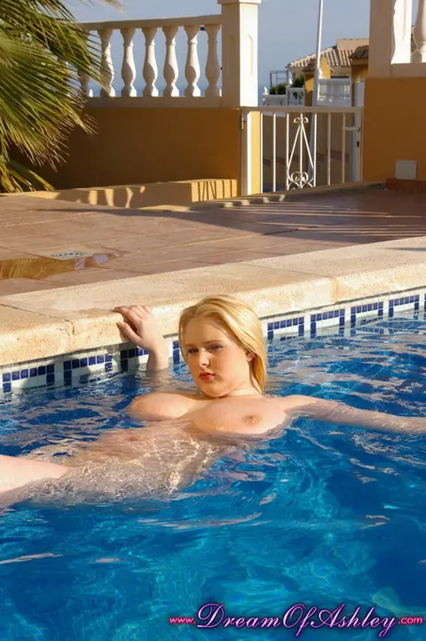 Ashley Ellison: Blonde BBW Flaunts Her Big Natural Tits by the Pool – photo 14 of 16