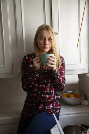 Skinny Blonde Shows Her Body in Jeans and Panties