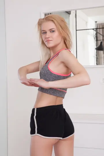 Kira Angel – Petite Czech Blonde Spreads Her Pussy in the Gym